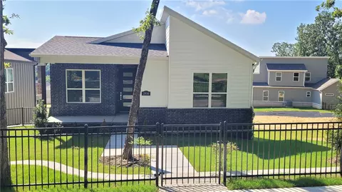 2934 N Old Wire Rd, Fayetteville, AR 72703