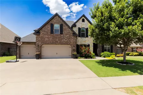 6214 S 28th St, Rogers, AR 72758