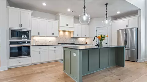 Kitchen - 1161 Montieri Dr, Centerton, AR 72719 photo 2 of 3