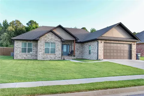 1813 Janie Francis Ln, Russellville, AR 72801