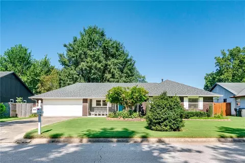 1006 N Cardinal Dr, Rogers, AR 72756