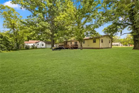 5976 E Huntsville Rd, Fayetteville, AR 72701