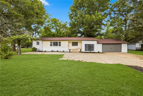 5976 E Huntsville Rd, Fayetteville, AR 72701