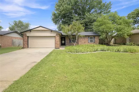 3042 N Malinda Dr, Fayetteville, AR 72703