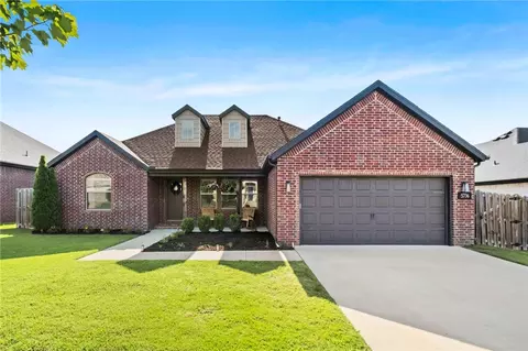 5736 W Cane Hill Dr, Fayetteville, AR 72704