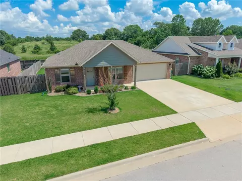 38 E Loveland Loop, Farmington, AR 72730