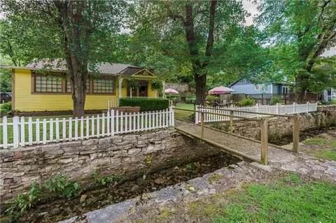 273 N Main St, Eureka Springs, AR 72632