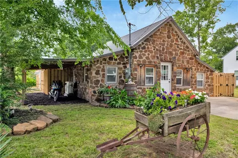112 W Thurman St, Prairie Grove, AR 72753