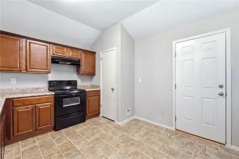 Entry Way - 305 E Glendale Ln, Rogers, AR 72758 photo 1 of 2