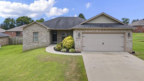 220 Ashford Dr, Russellville, AR 72802