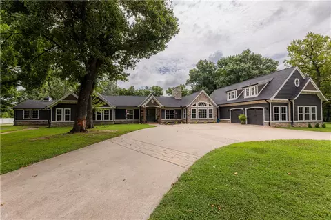 1101 N Dogwood St, Siloam Springs, AR 72761