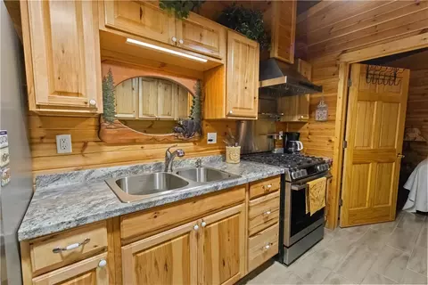 Kitchen - 488 Nc 3990, Jasper, AR 72641 photo 3 of 3