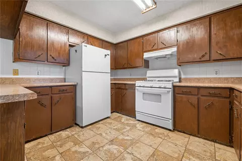 Kitchen - 113 Brewer St, Harrison, AR 72601 photo 2 of 4