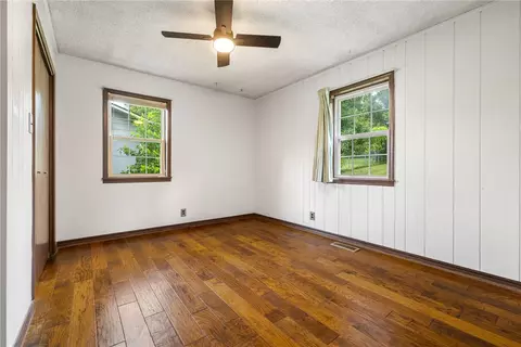 Bedroom - 113 Brewer St, Harrison, AR 72601 photo 3 of 4
