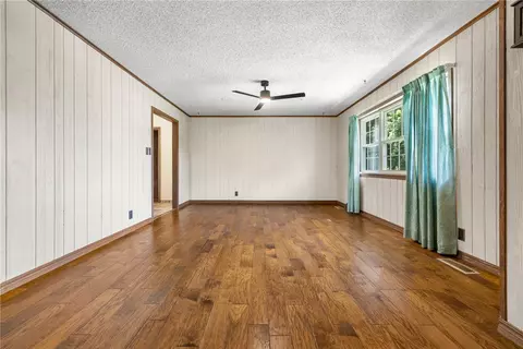 Living - 113 Brewer St, Harrison, AR 72601 photo 1 of 3