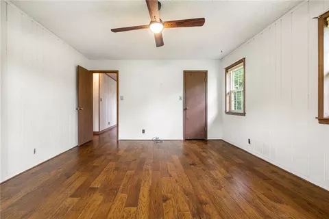 Bedroom - 113 Brewer St, Harrison, AR 72601 photo 2 of 4