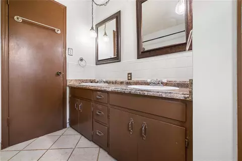 Bath - 113 Brewer St, Harrison, AR 72601 photo 4 of 4