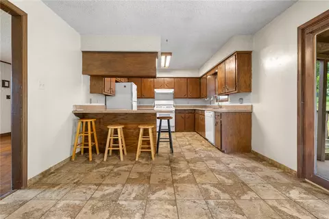 Kitchen - 113 Brewer St, Harrison, AR 72601 photo 1 of 4