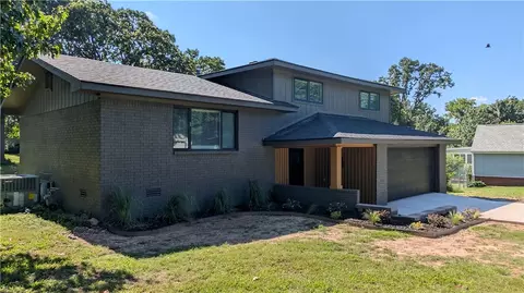 68 N Woodridge Rd, Rogers, AR 72756