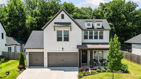 2823 N Whistle Post Dr, Fayetteville, AR 72704