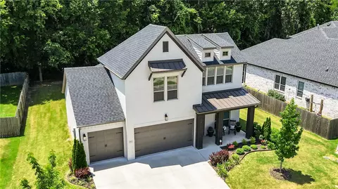 2823 N Whistle Post Dr, Fayetteville, AR 72704