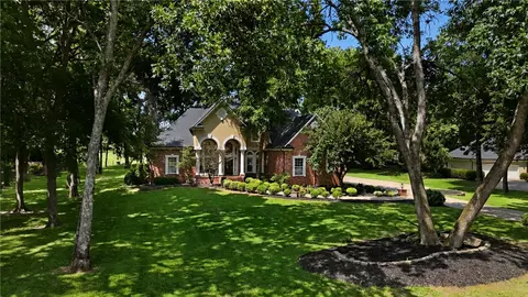 1325 Avery Pl, Siloam Springs, AR 72761