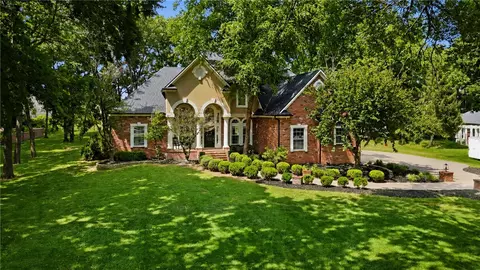 1325 Avery Pl, Siloam Springs, AR 72761