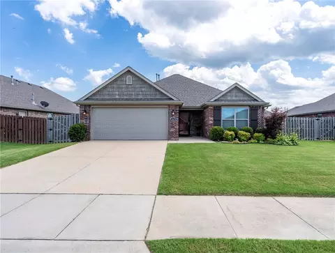 4431 W Wales Dr, Fayetteville, AR 72704