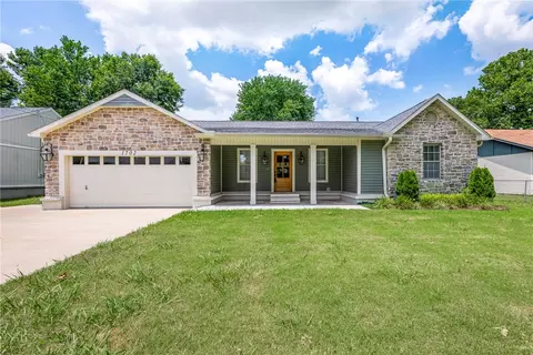 1702 SW D St, Bentonville, AR 72712