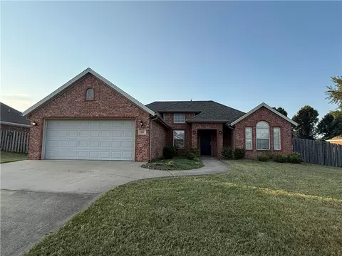 201 Coopers Farm Rd, Centerton, AR 72719
