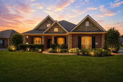 5603 Sombreado Rd, Fayetteville, AR 72703
