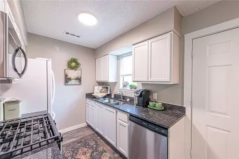 Kitchen - 1211 Walnut Pl, Elkins, AR 72727 photo 2 of 2