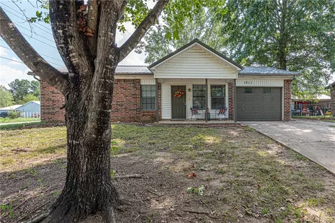 1211 Walnut Pl, Elkins, AR 72727