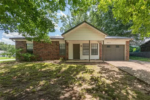 1211 Walnut Pl, Elkins, AR 72727