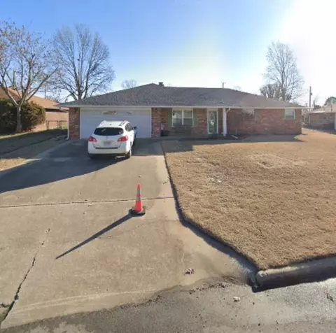 1812 SE Crouch St, Bentonville, AR 72712