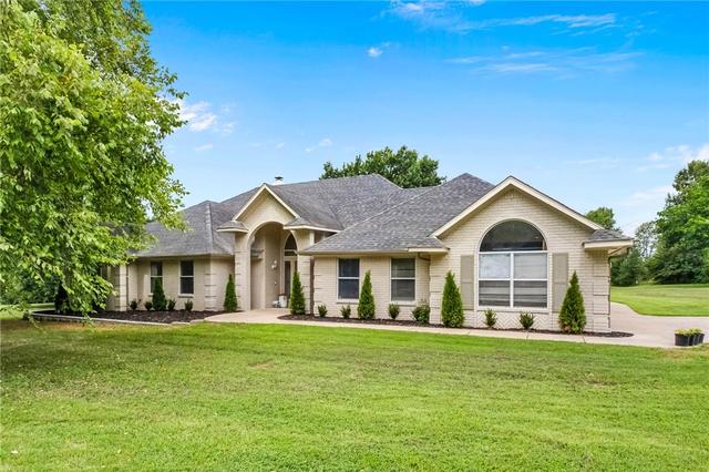 4890 Butterfield Coach Rd, Springdale, AR 72764