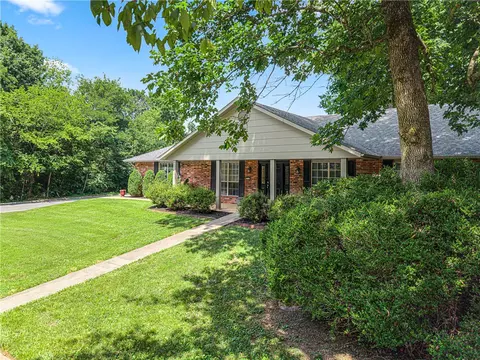 2150 Ball Ave, Fayetteville, AR 72703