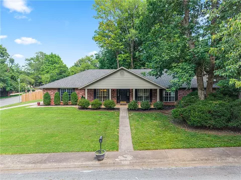2150 Ball Ave, Fayetteville, AR 72703