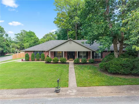 2150 Ball Ave, Fayetteville, AR 72703