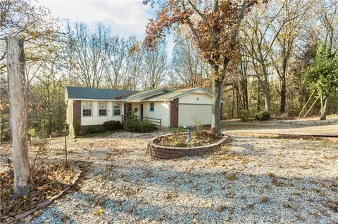 8 Quantock Hills Ln, Bella Vista, AR 72715