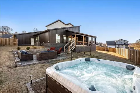 1300 Bunker Dr, Pea Ridge, AR 72751