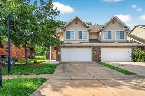 2572 E Turtle Creek Dr, Fayetteville, AR 72701