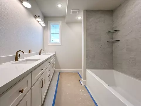 Bath - 6583 County Ave, Springdale, AR 72762 photo 5 of 5