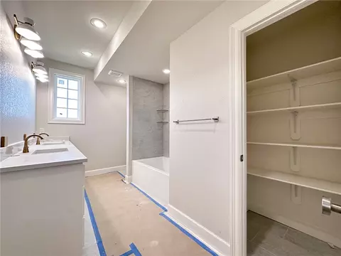 Bath - 6583 County Ave, Springdale, AR 72762 photo 4 of 5