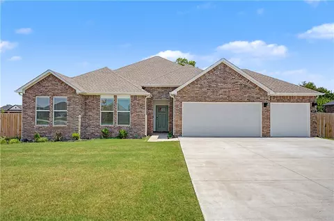 207 Kit Kat Ct, Siloam Springs, AR 72761