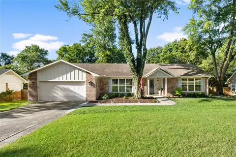 1319 E Sunny Hill Dr, Fayetteville, AR 72703