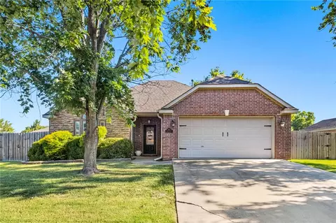 3838 W Brightwater, Fayetteville, AR 72704