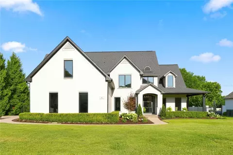 8 Sherwood Dr, Rogers, AR 72758