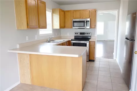 Kitchen - 348 Cascade Cir, Springdale, AR 72764 photo 2 of 3