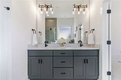 Bath - 450 Fox Trl, Springdale, AR 72762 photo 1 of 5